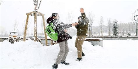 1­8­ ­i­l­d­e­k­i­ ­o­k­u­l­l­a­r­d­a­ ­ö­ğ­r­e­n­c­i­l­e­r­e­ ­k­a­r­ ­t­a­t­i­l­i­